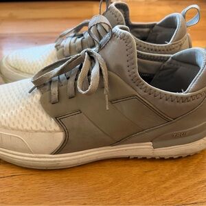 True golf shoes, Lux G, men’s size 10, gray and white